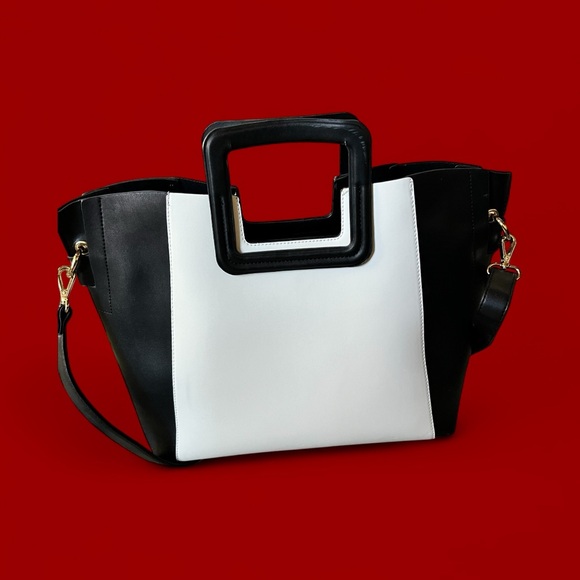 Source Unknown Handbags - Source Unknown Black and White Shoulder Bag